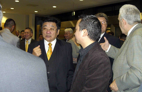 OTGO exhibition with sculptures by Amgalan Tsevegmid 2007 Deutsche Bank