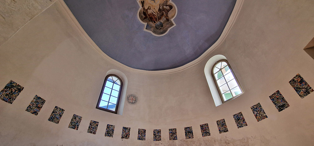 Wunderkammer Göschenen Panorama von OtGO June 30, 2025 Alte Kirche aus dem 13. Jahrhundert Göschenen, Uri, Schweiz